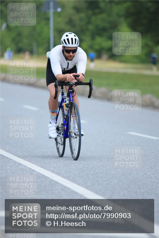 21.06.2025 - 27. Vierlanden-Triathlon H.Heesch http://msf.ph/oto/7990903 15.06.2025 11:53:53 Radfahren 745, 754, 893, 966 meine-sportfotos.de