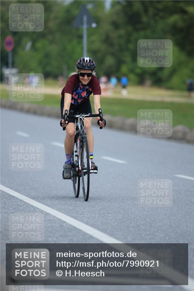 21.06.2025 - 27. Vierlanden-Triathlon H.Heesch http://msf.ph/oto/7990921 15.06.2025 11:53:55 Radfahren 745, 754, 893, 966 meine-sportfotos.de