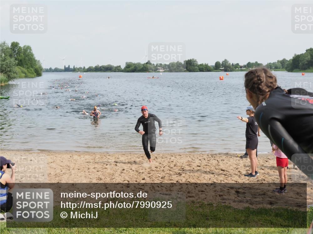 21.06.2025 - 27. Vierlanden-Triathlon MichiJ http://msf.ph/oto/7990925 15.06.2026 09:53:58 Schwimmen 267, 307 meine-sportfotos.de