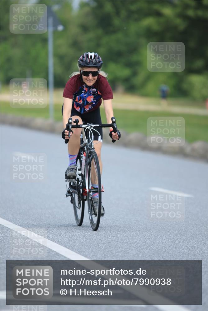 21.06.2025 - 27. Vierlanden-Triathlon H.Heesch http://msf.ph/oto/7990938 15.06.2025 11:53:55 Radfahren 745, 754, 893, 966 meine-sportfotos.de