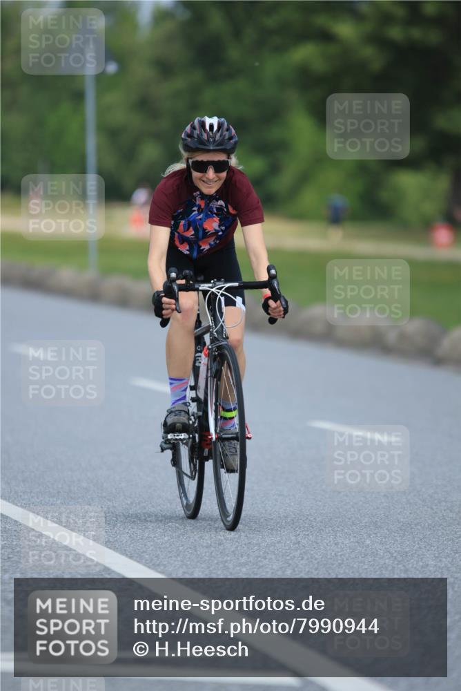 21.06.2025 - 27. Vierlanden-Triathlon H.Heesch http://msf.ph/oto/7990944 15.06.2025 11:53:55 Radfahren 745, 754, 893, 966 meine-sportfotos.de
