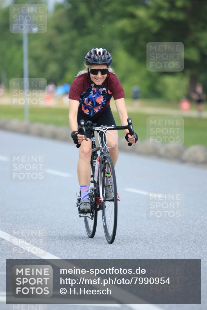 21.06.2025 - 27. Vierlanden-Triathlon H.Heesch http://msf.ph/oto/7990954 15.06.2025 11:53:55 Radfahren 745, 754, 893, 966 meine-sportfotos.de