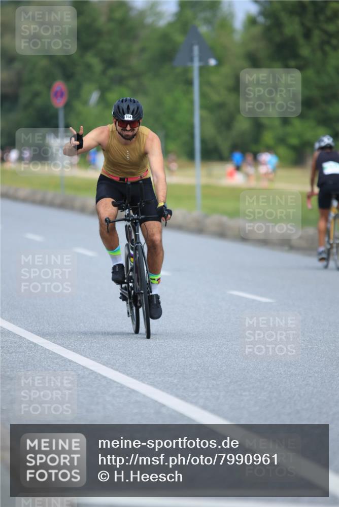 21.06.2025 - 27. Vierlanden-Triathlon H.Heesch http://msf.ph/oto/7990961 15.06.2025 11:53:58 Radfahren 754, 966 meine-sportfotos.de