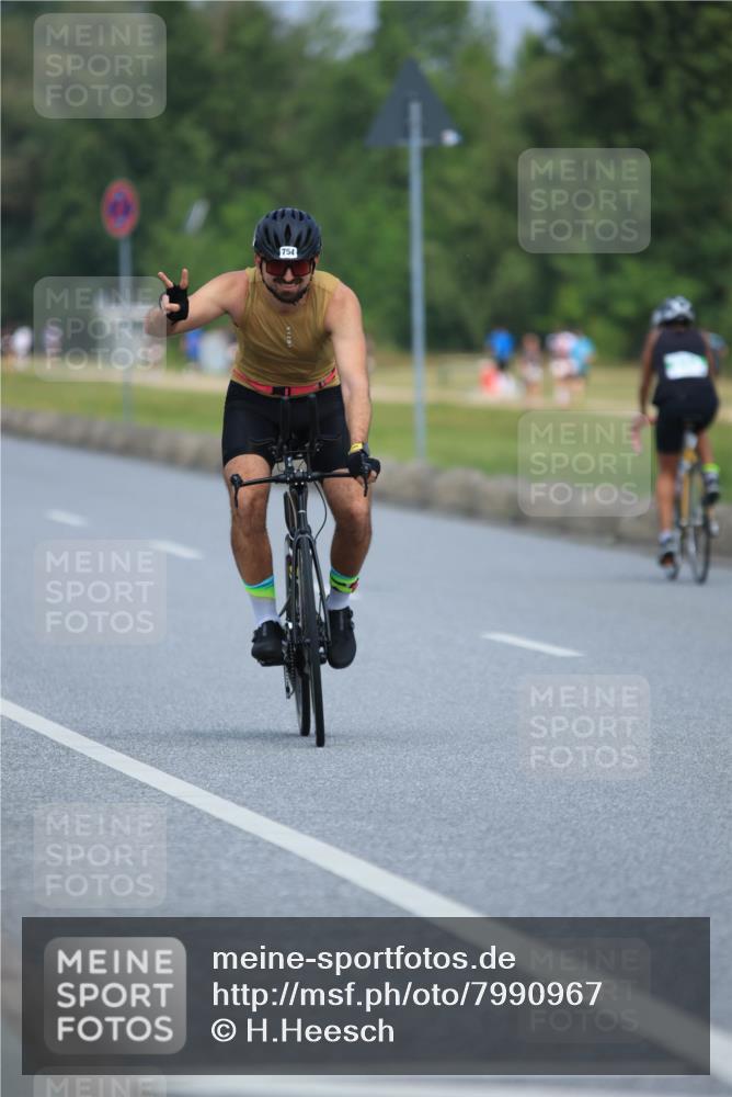 21.06.2025 - 27. Vierlanden-Triathlon H.Heesch http://msf.ph/oto/7990967 15.06.2025 11:53:58 Radfahren 754, 966 meine-sportfotos.de