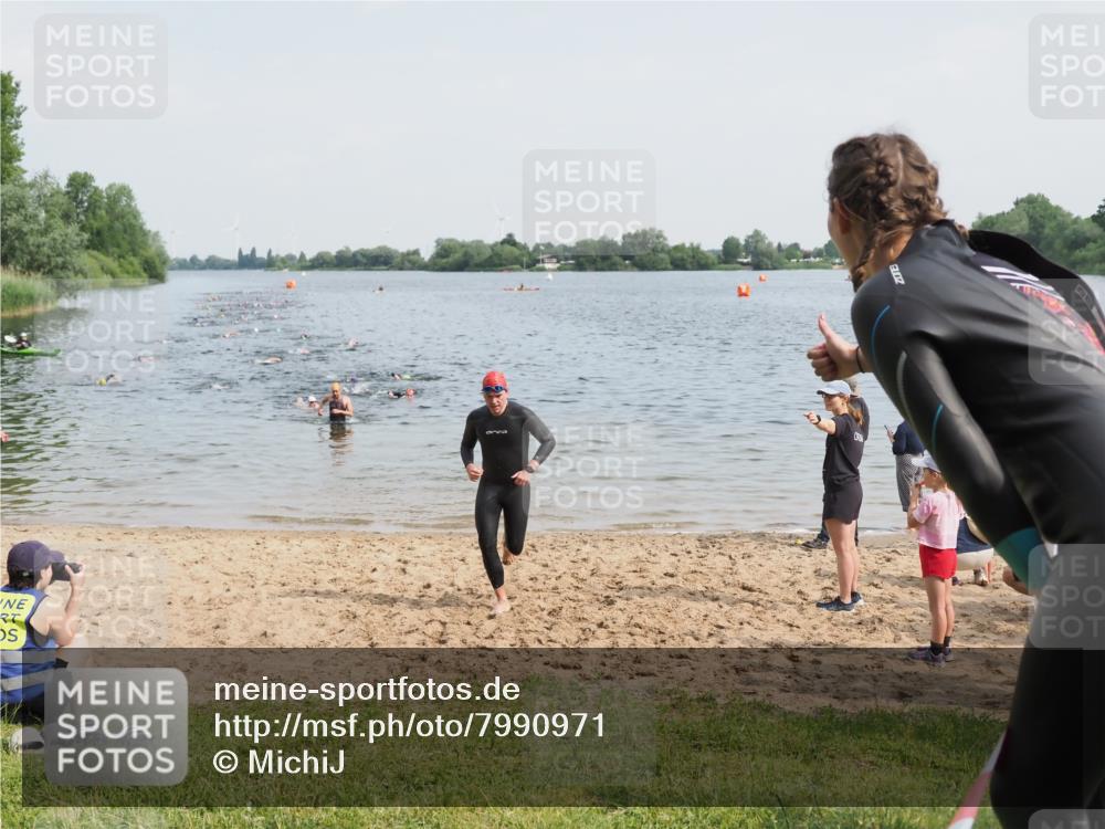 21.06.2025 - 27. Vierlanden-Triathlon MichiJ http://msf.ph/oto/7990971 15.06.2026 09:53:58 Schwimmen 267, 307 meine-sportfotos.de