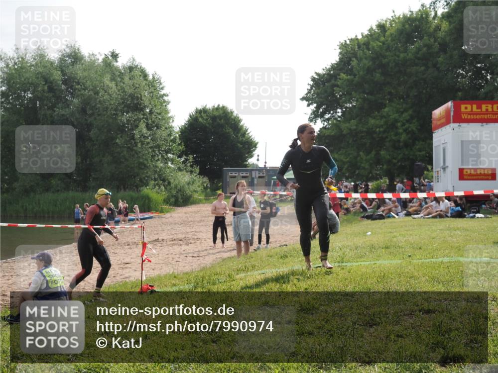 15.06.2025 - 27. Vierlanden-Triathlon KatJ http://msf.ph/oto/7990974 15.06.2025 09:12:06 Schwimmen 201, 215, 229 meine-sportfotos.de