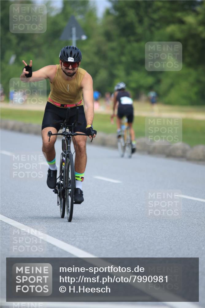 21.06.2025 - 27. Vierlanden-Triathlon H.Heesch http://msf.ph/oto/7990981 15.06.2025 11:53:59 Radfahren 754, 966 meine-sportfotos.de