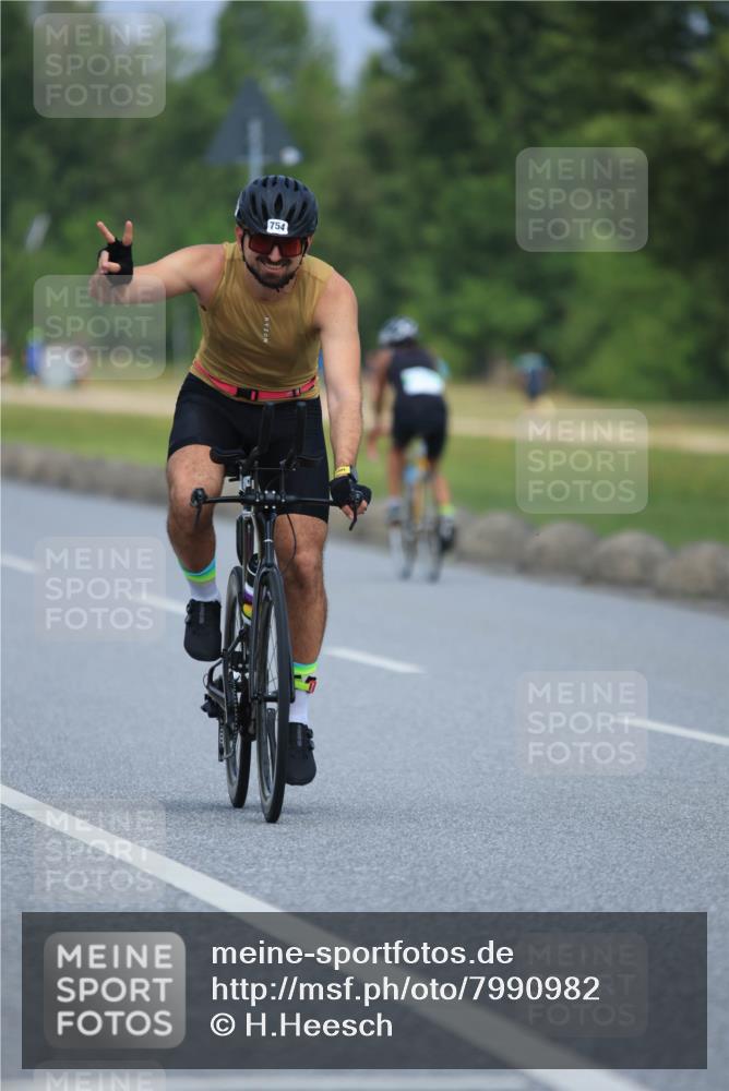 21.06.2025 - 27. Vierlanden-Triathlon H.Heesch http://msf.ph/oto/7990982 15.06.2025 11:53:59 Radfahren 754, 966 meine-sportfotos.de