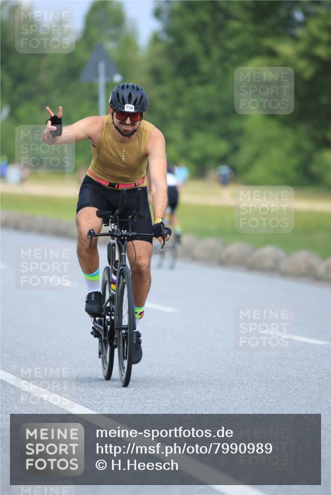21.06.2025 - 27. Vierlanden-Triathlon H.Heesch http://msf.ph/oto/7990989 15.06.2025 11:53:59 Radfahren 754, 966 meine-sportfotos.de