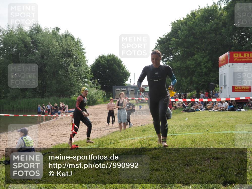 15.06.2025 - 27. Vierlanden-Triathlon KatJ http://msf.ph/oto/7990992 15.06.2025 09:12:07 Schwimmen 201, 215, 229 meine-sportfotos.de