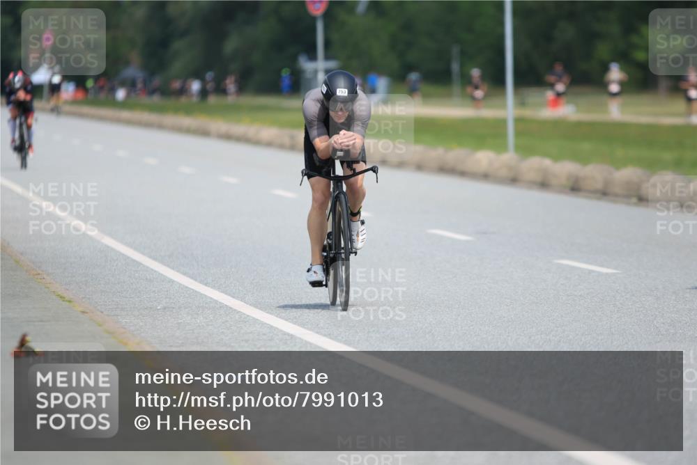 21.06.2025 - 27. Vierlanden-Triathlon H.Heesch http://msf.ph/oto/7991013 15.06.2025 11:54:18 Radfahren 726, 753, 816, 874 meine-sportfotos.de