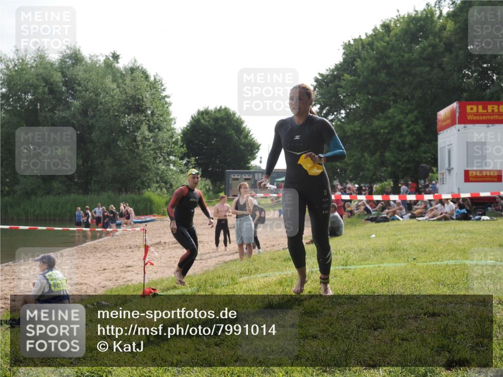 15.06.2025 - 27. Vierlanden-Triathlon KatJ http://msf.ph/oto/7991014 15.06.2025 09:12:07 Schwimmen 201, 215, 229 meine-sportfotos.de