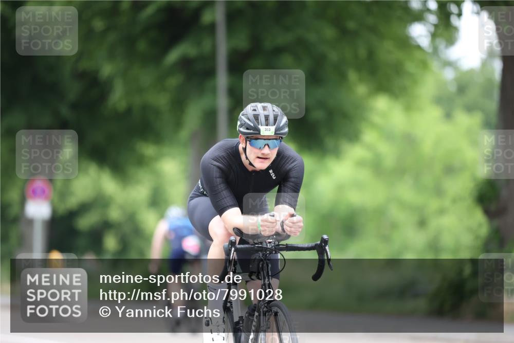 15.06.2025 - 7 Türme Triathlon Yannick Fuchs http://msf.ph/oto/7991028 15.06.2025 11:56:25 Radfahren 211, 303 meine-sportfotos.de