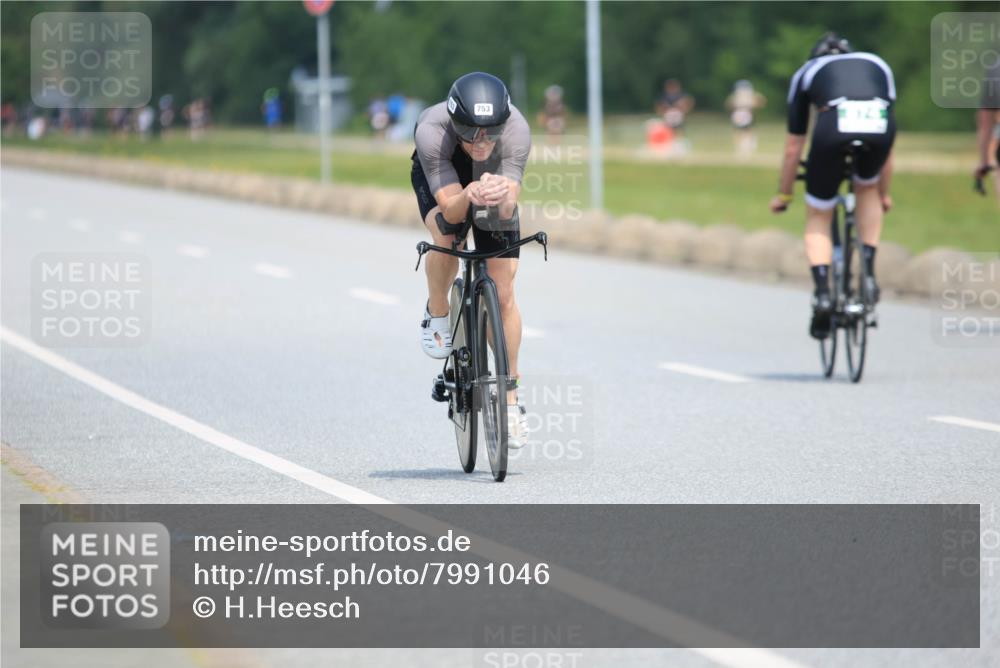 21.06.2025 - 27. Vierlanden-Triathlon H.Heesch http://msf.ph/oto/7991046 15.06.2025 11:54:19 Radfahren 726, 753, 816 meine-sportfotos.de