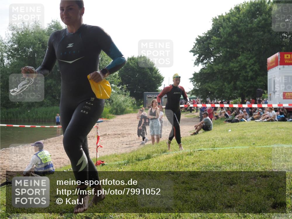 15.06.2025 - 27. Vierlanden-Triathlon KatJ http://msf.ph/oto/7991052 15.06.2025 09:12:08 Schwimmen 201, 215, 229 meine-sportfotos.de