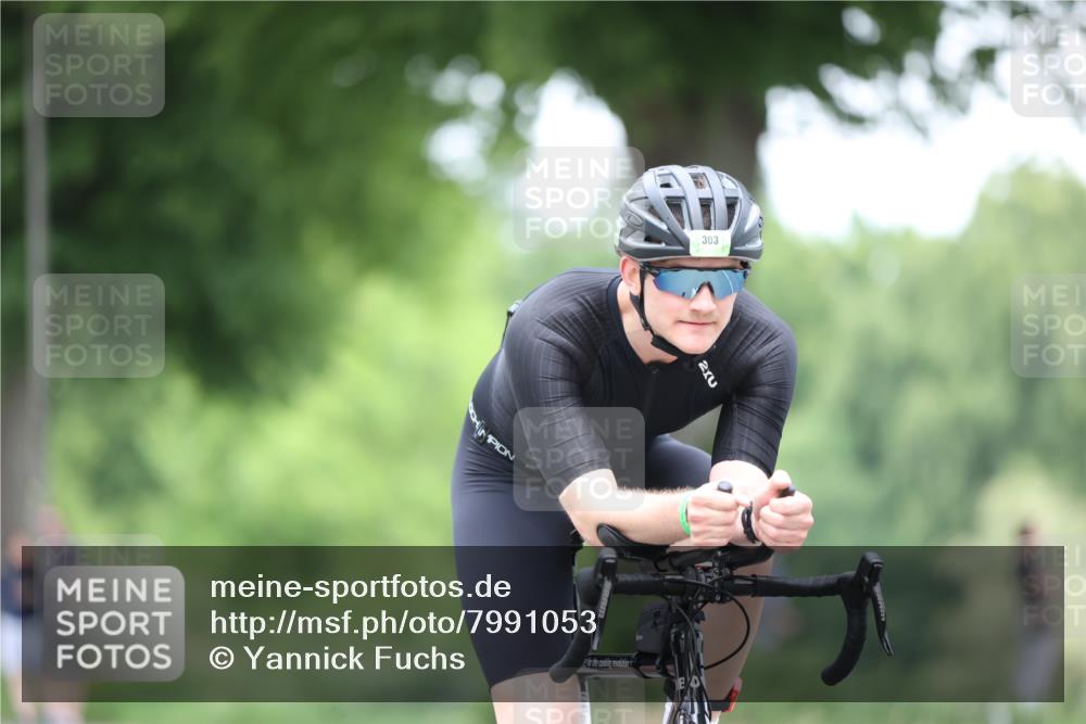 15.06.2025 - 7 Türme Triathlon Yannick Fuchs http://msf.ph/oto/7991053 15.06.2025 11:56:25 Radfahren 211, 303 meine-sportfotos.de