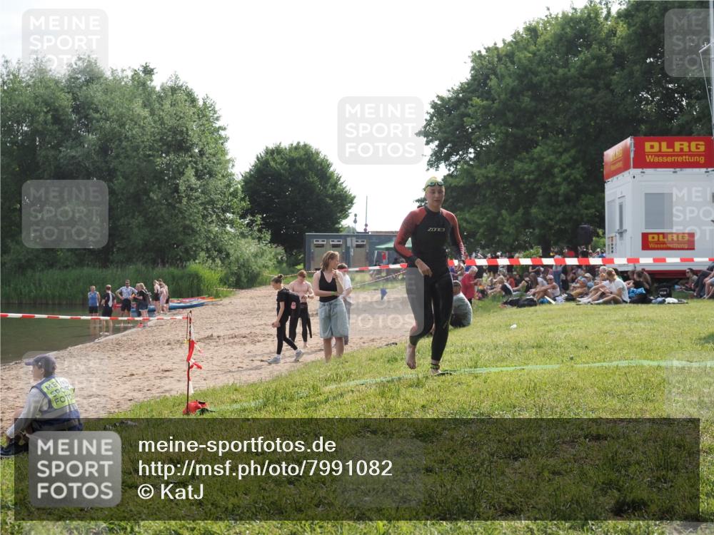 15.06.2025 - 27. Vierlanden-Triathlon KatJ http://msf.ph/oto/7991082 15.06.2025 09:12:09 Schwimmen 201, 215, 229 meine-sportfotos.de