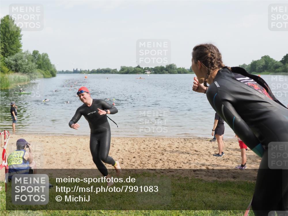 21.06.2025 - 27. Vierlanden-Triathlon MichiJ http://msf.ph/oto/7991083 15.06.2026 09:54:00 Schwimmen 267, 307 meine-sportfotos.de