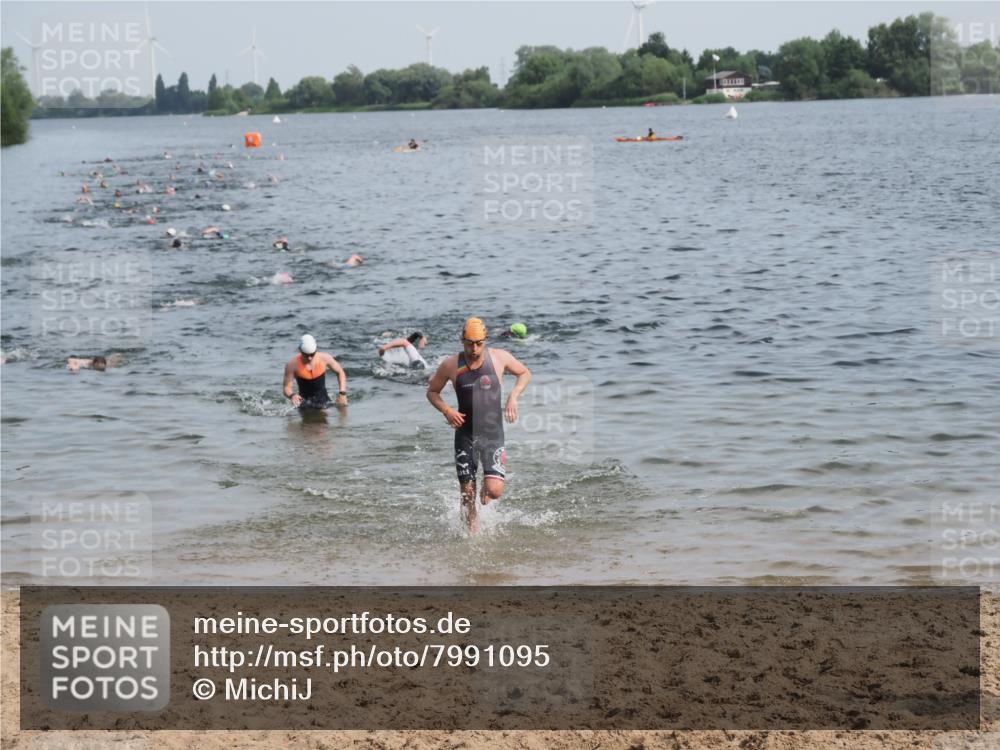 21.06.2025 - 27. Vierlanden-Triathlon MichiJ http://msf.ph/oto/7991095 15.06.2026 09:54:04 Schwimmen 267, 307, 356 meine-sportfotos.de