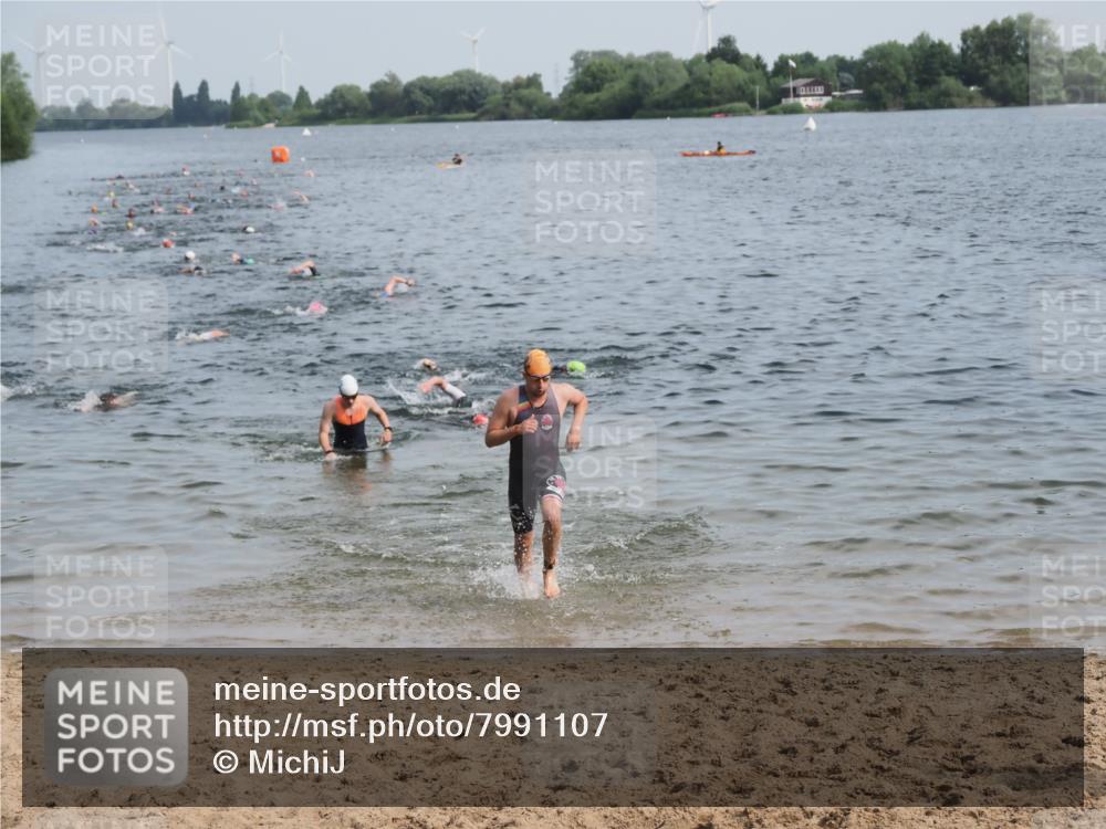 21.06.2025 - 27. Vierlanden-Triathlon MichiJ http://msf.ph/oto/7991107 15.06.2026 09:54:04 Schwimmen 267, 307, 356 meine-sportfotos.de