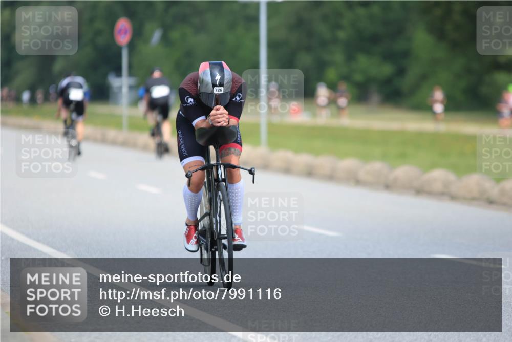 21.06.2025 - 27. Vierlanden-Triathlon H.Heesch http://msf.ph/oto/7991116 15.06.2025 11:54:23 Radfahren 726, 753, 816, 860 meine-sportfotos.de