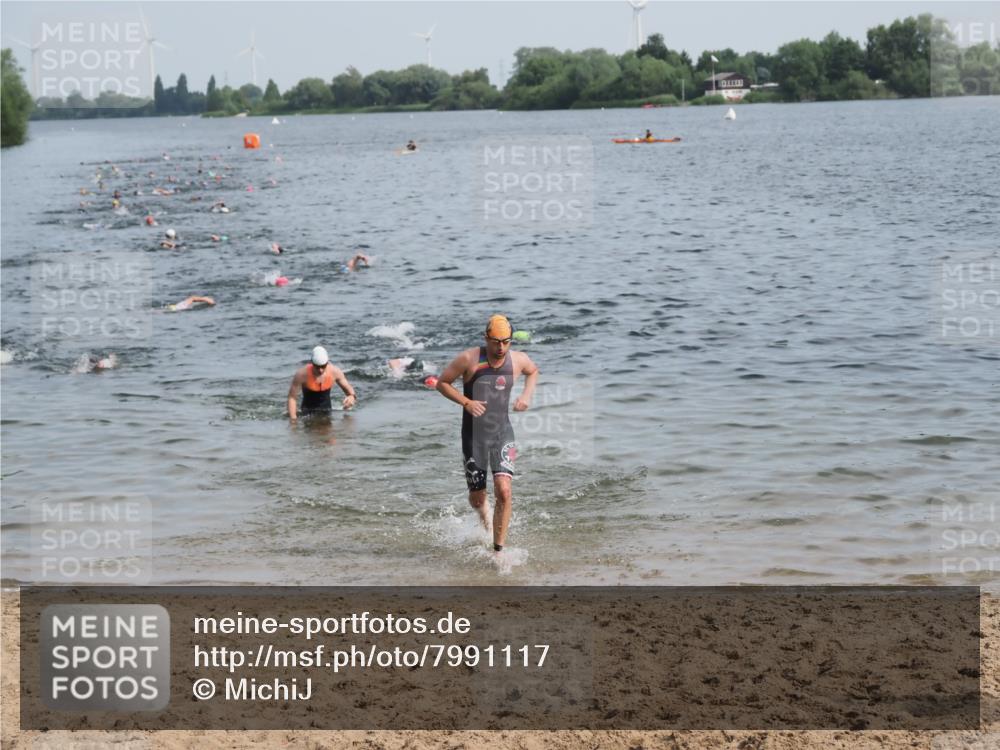 21.06.2025 - 27. Vierlanden-Triathlon MichiJ http://msf.ph/oto/7991117 15.06.2026 09:54:04 Schwimmen 267, 307, 356 meine-sportfotos.de