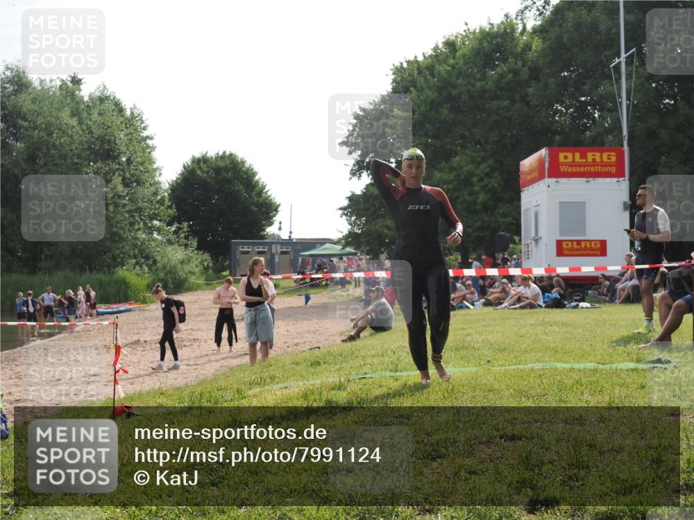 15.06.2025 - 27. Vierlanden-Triathlon KatJ http://msf.ph/oto/7991124 15.06.2025 09:12:10 Schwimmen 201, 215, 229 meine-sportfotos.de