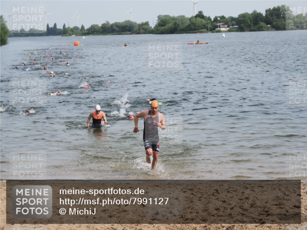 21.06.2025 - 27. Vierlanden-Triathlon MichiJ http://msf.ph/oto/7991127 15.06.2026 09:54:04 Schwimmen 267, 307, 356 meine-sportfotos.de