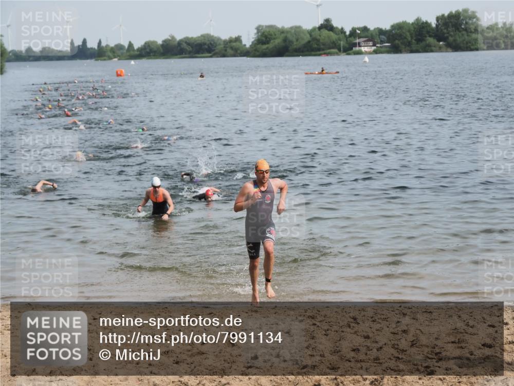 21.06.2025 - 27. Vierlanden-Triathlon MichiJ http://msf.ph/oto/7991134 15.06.2026 09:54:05 Schwimmen 267, 307, 356 meine-sportfotos.de