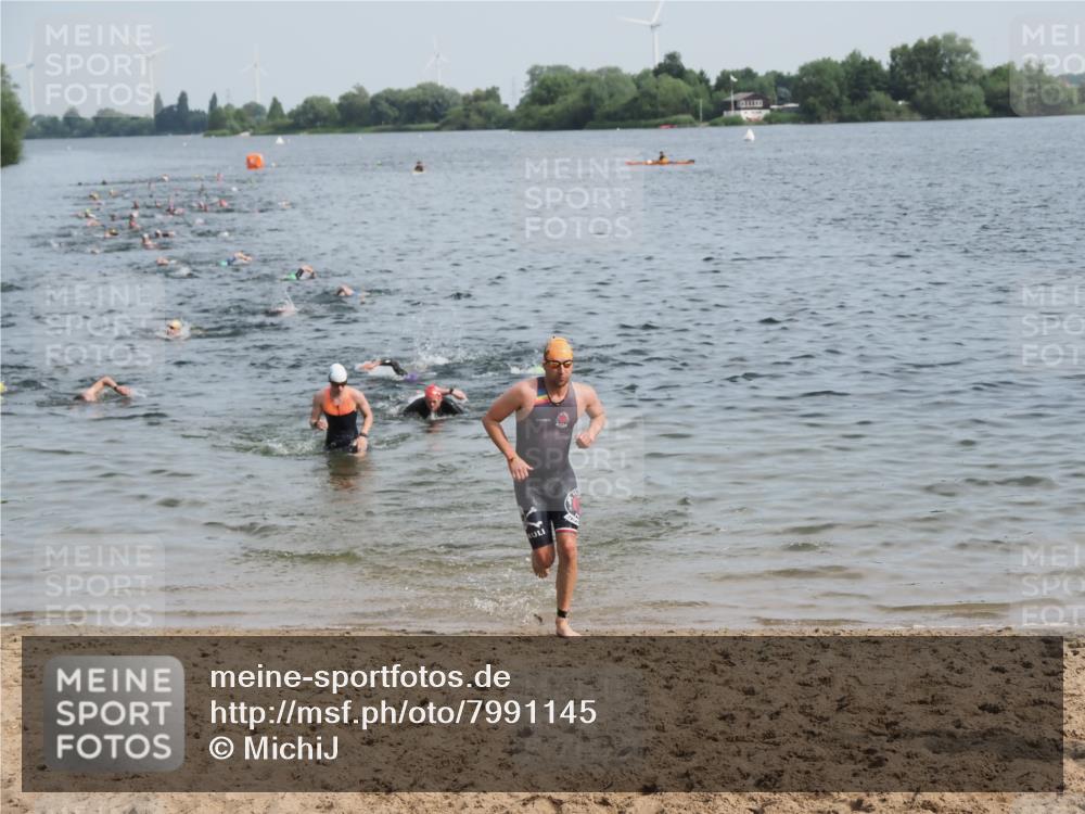 21.06.2025 - 27. Vierlanden-Triathlon MichiJ http://msf.ph/oto/7991145 15.06.2026 09:54:05 Schwimmen 267, 307, 356 meine-sportfotos.de