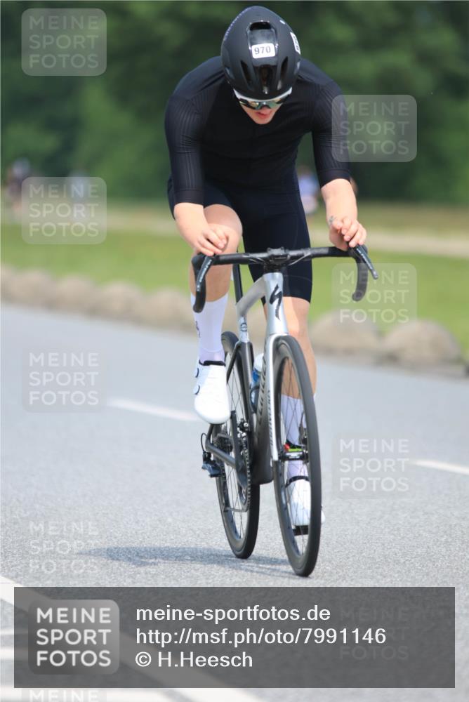21.06.2025 - 27. Vierlanden-Triathlon H.Heesch http://msf.ph/oto/7991146 15.06.2025 11:55:12 Radfahren 203, 780, 799, 835, 970 meine-sportfotos.de