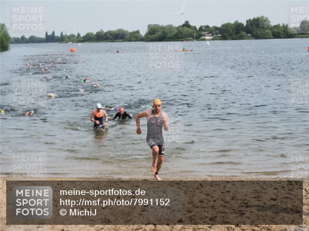 21.06.2025 - 27. Vierlanden-Triathlon MichiJ http://msf.ph/oto/7991152 15.06.2026 09:54:05 Schwimmen 267, 307, 356 meine-sportfotos.de