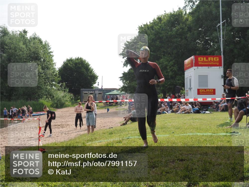 15.06.2025 - 27. Vierlanden-Triathlon KatJ http://msf.ph/oto/7991157 15.06.2025 09:12:10 Schwimmen 201, 215, 229 meine-sportfotos.de
