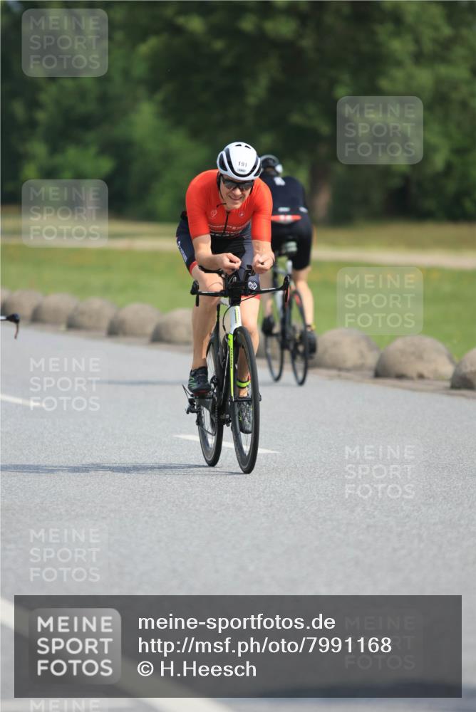 15.06.2025 - 27. Vierlanden-Triathlon H.Heesch http://msf.ph/oto/7991168 15.06.2025 09:56:06 Radfahren 9, 11, 59, 191, 250 meine-sportfotos.de