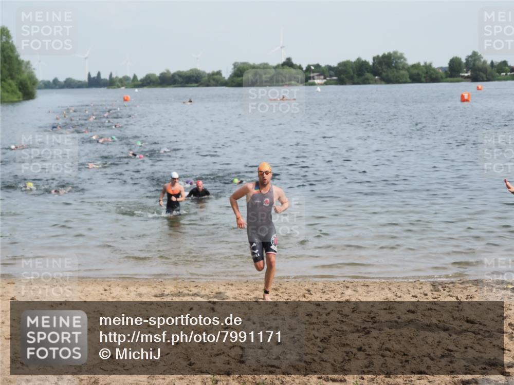 21.06.2025 - 27. Vierlanden-Triathlon MichiJ http://msf.ph/oto/7991171 15.06.2026 09:54:05 Schwimmen 267, 307, 356 meine-sportfotos.de