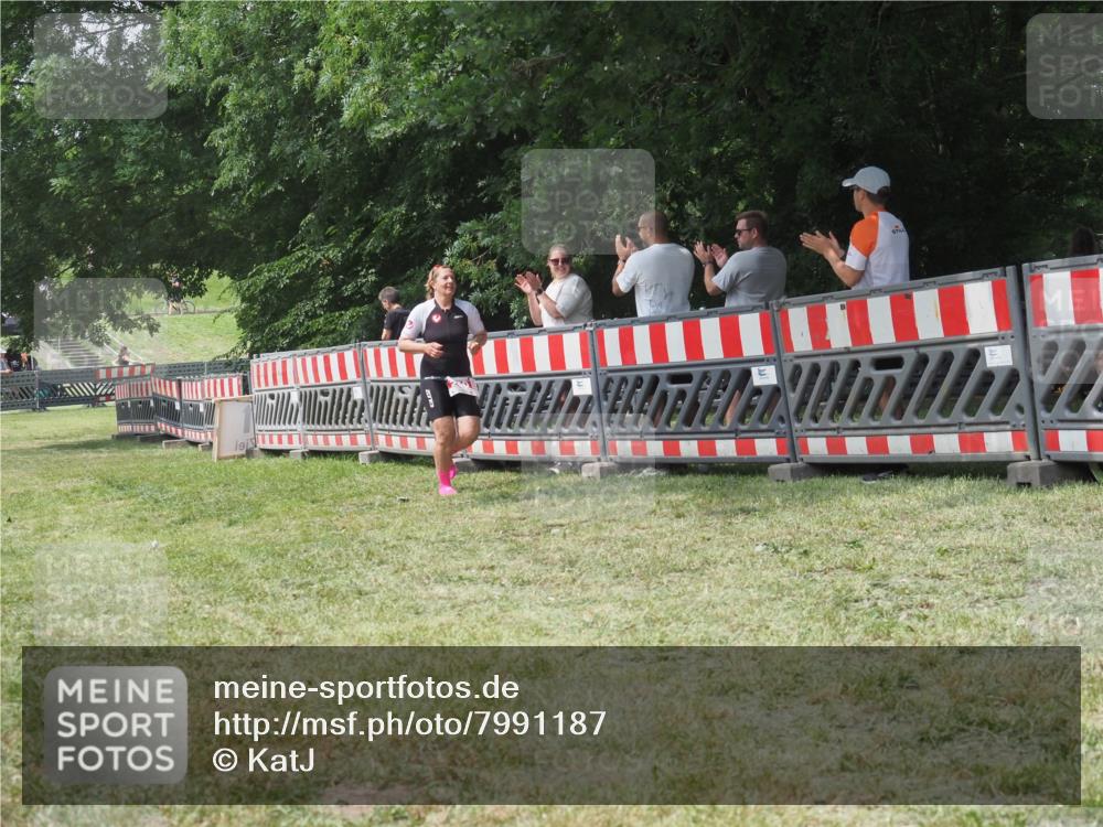 21.06.2025 - 27. Vierlanden-Triathlon KatJ http://msf.ph/oto/7991187 15.06.2025 12:31:36 Laufen  meine-sportfotos.de