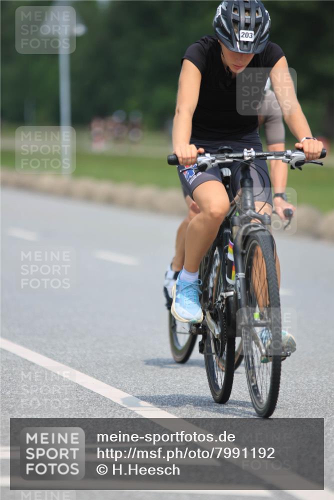 21.06.2025 - 27. Vierlanden-Triathlon H.Heesch http://msf.ph/oto/7991192 15.06.2025 11:55:14 Radfahren 203, 780, 799, 835, 970, 982 meine-sportfotos.de