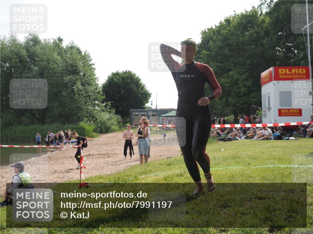 15.06.2025 - 27. Vierlanden-Triathlon KatJ http://msf.ph/oto/7991197 15.06.2025 09:12:11 Schwimmen 201, 215, 229 meine-sportfotos.de