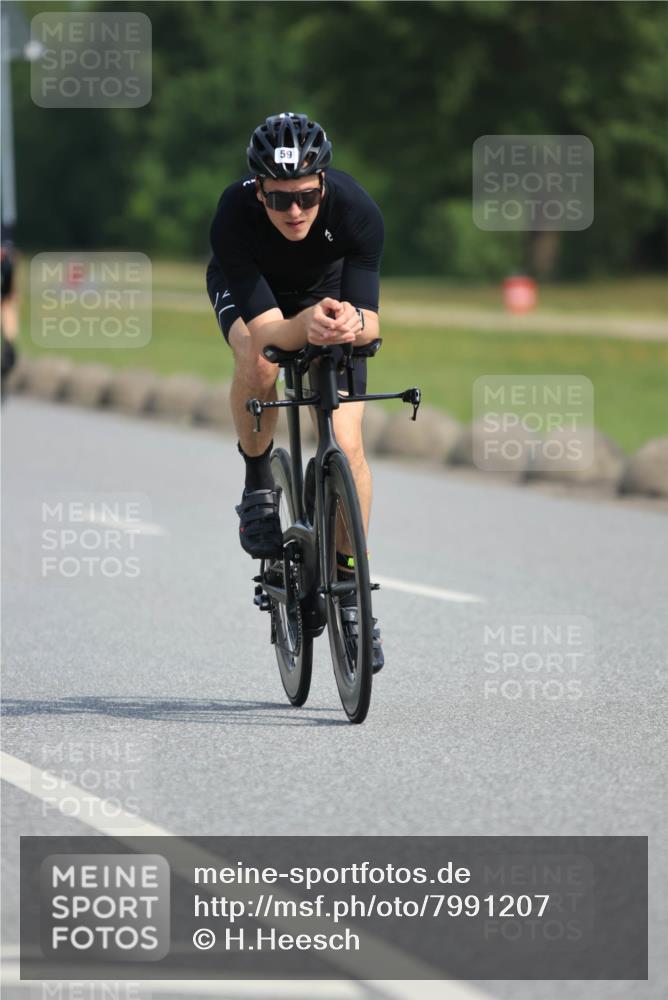 15.06.2025 - 27. Vierlanden-Triathlon H.Heesch http://msf.ph/oto/7991207 15.06.2025 09:56:09 Radfahren 9, 11, 45, 59, 77, 191, 250 meine-sportfotos.de