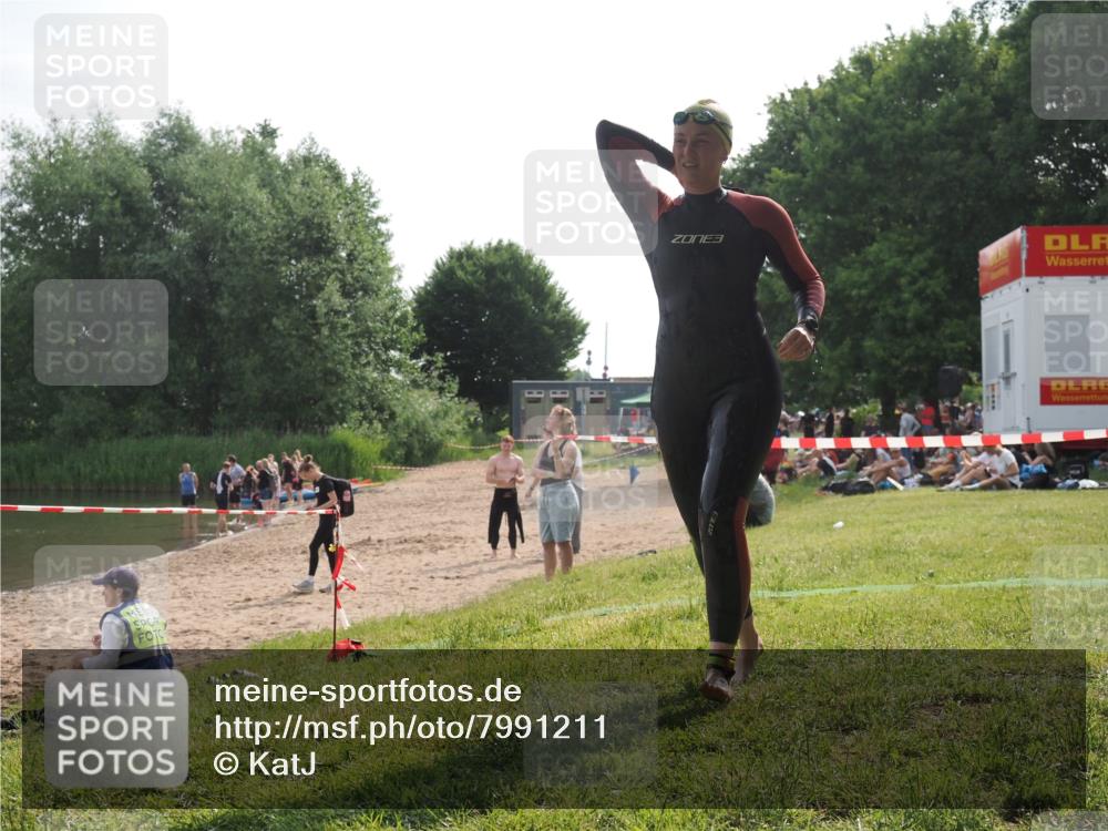 15.06.2025 - 27. Vierlanden-Triathlon KatJ http://msf.ph/oto/7991211 15.06.2025 09:12:11 Schwimmen 201, 215, 229 meine-sportfotos.de