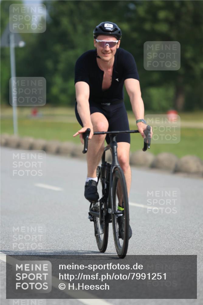 15.06.2025 - 27. Vierlanden-Triathlon H.Heesch http://msf.ph/oto/7991251 15.06.2025 09:56:14 Radfahren 9, 45, 77, 111, 132 meine-sportfotos.de
