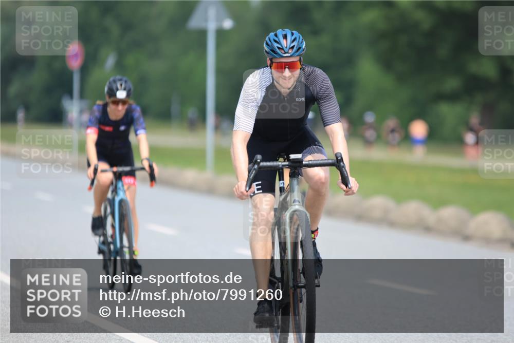 21.06.2025 - 27. Vierlanden-Triathlon H.Heesch http://msf.ph/oto/7991260 15.06.2025 11:55:25 Radfahren 920, 960, 962, 982 meine-sportfotos.de