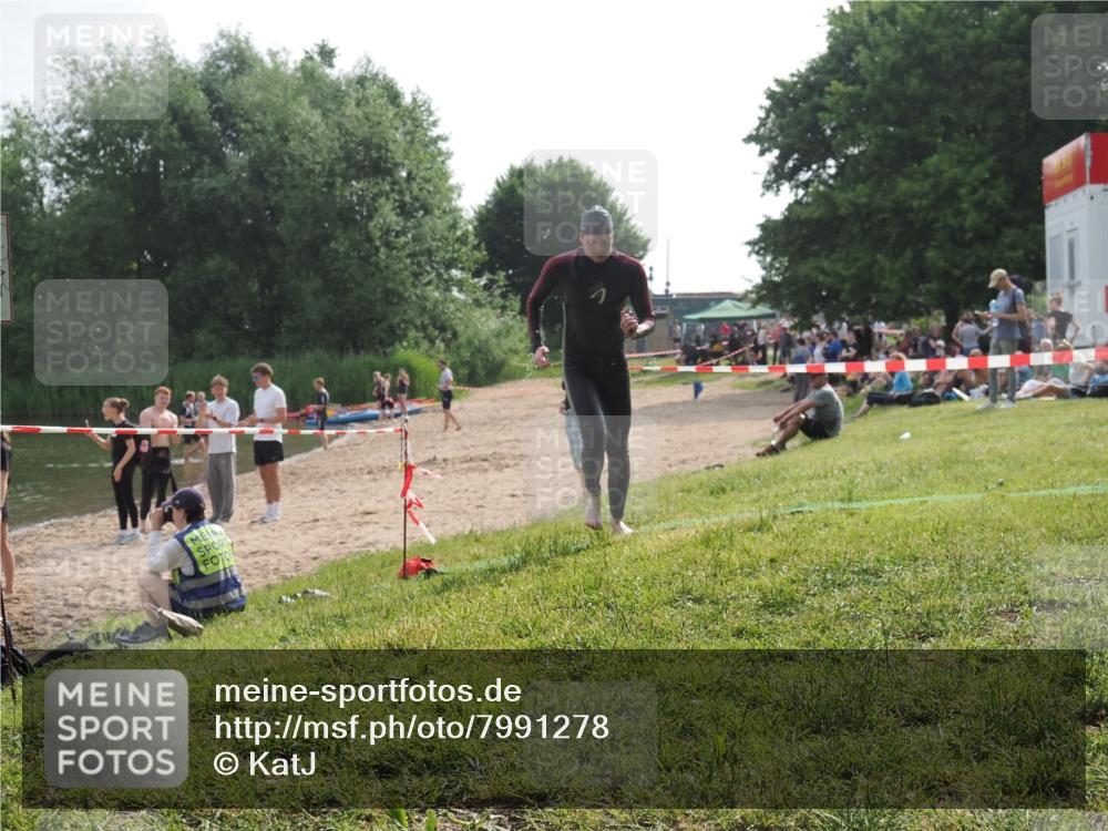 15.06.2025 - 27. Vierlanden-Triathlon KatJ http://msf.ph/oto/7991278 15.06.2025 09:13:36 Schwimmen 237 meine-sportfotos.de