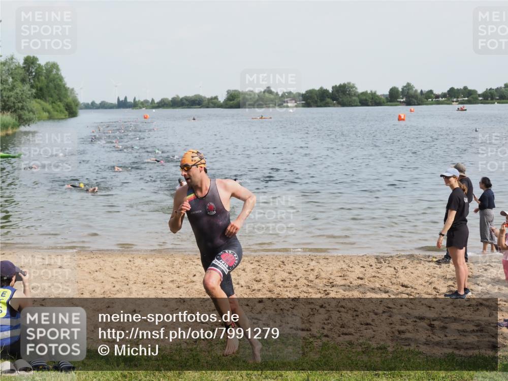 21.06.2025 - 27. Vierlanden-Triathlon MichiJ http://msf.ph/oto/7991279 15.06.2026 09:54:07 Schwimmen 267, 302, 356 meine-sportfotos.de