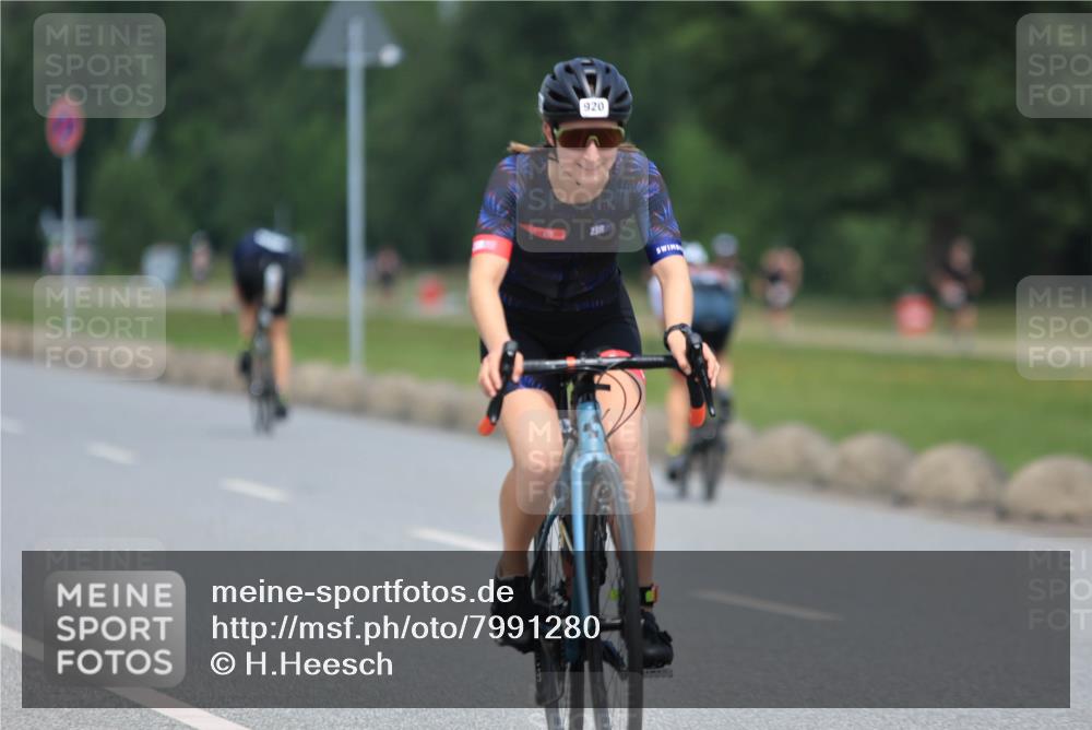21.06.2025 - 27. Vierlanden-Triathlon H.Heesch http://msf.ph/oto/7991280 15.06.2025 11:55:26 Radfahren 920, 960, 962 meine-sportfotos.de