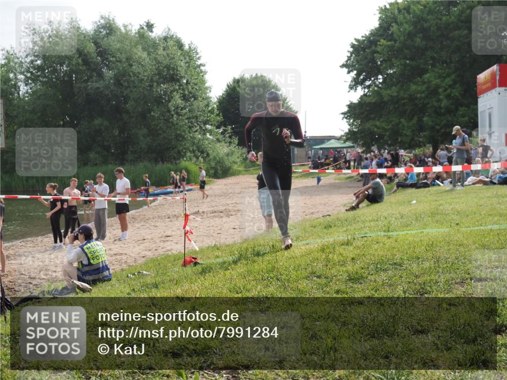 15.06.2025 - 27. Vierlanden-Triathlon KatJ http://msf.ph/oto/7991284 15.06.2025 09:13:36 Schwimmen 237 meine-sportfotos.de