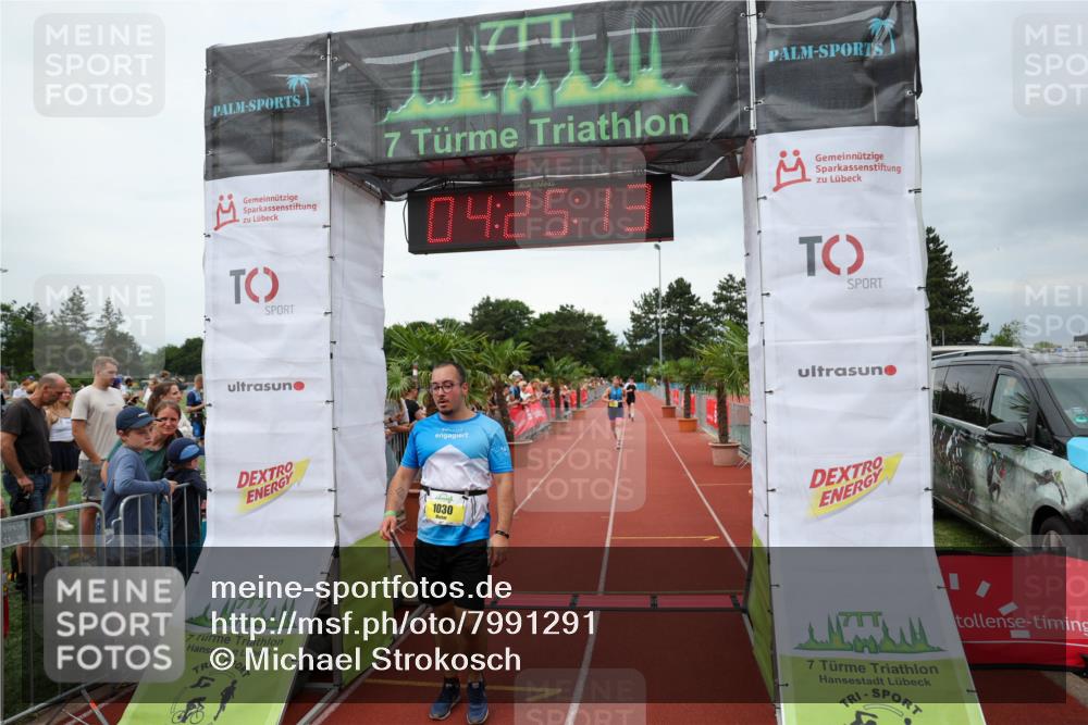 15.06.2025 - 7 Türme Triathlon Michael Strokosch http://msf.ph/oto/7991291 15.06.2025 14:25:13 Ziel 380, 977, 1030 meine-sportfotos.de