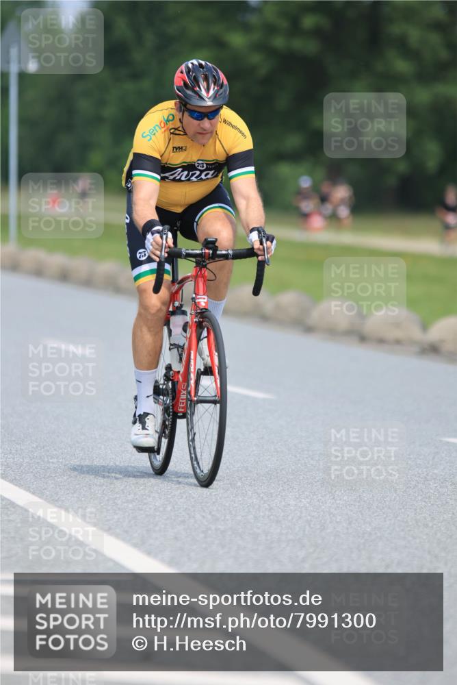 21.06.2025 - 27. Vierlanden-Triathlon H.Heesch http://msf.ph/oto/7991300 15.06.2025 11:55:32 Radfahren 739 meine-sportfotos.de