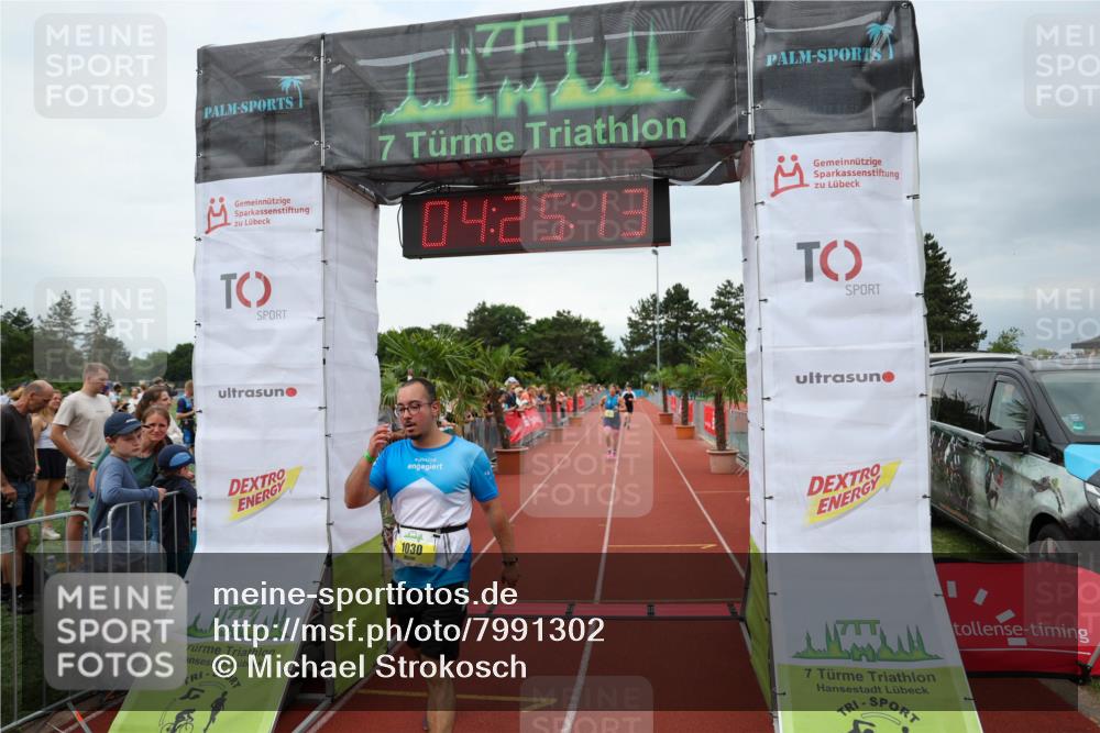 15.06.2025 - 7 Türme Triathlon Michael Strokosch http://msf.ph/oto/7991302 15.06.2025 14:25:13 Ziel 380, 977, 1030 meine-sportfotos.de