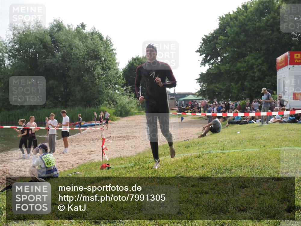 15.06.2025 - 27. Vierlanden-Triathlon KatJ http://msf.ph/oto/7991305 15.06.2025 09:13:37 Schwimmen 237 meine-sportfotos.de